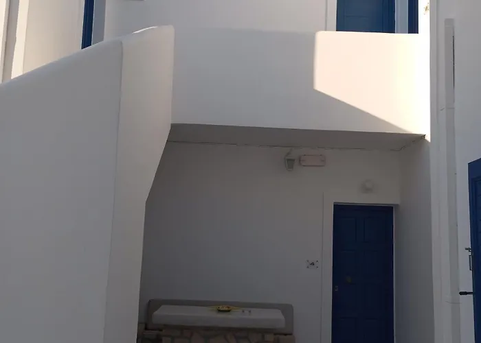 Captain Stavros Milos Поллония