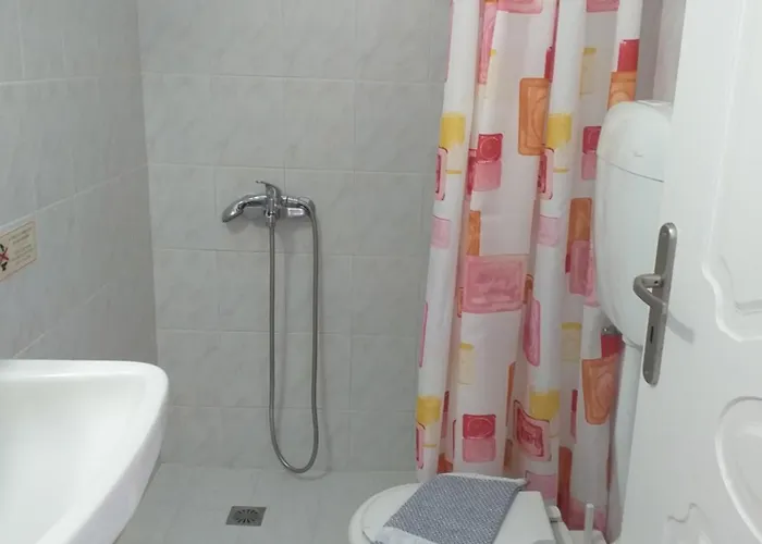 Captain Stavros Milos Поллония