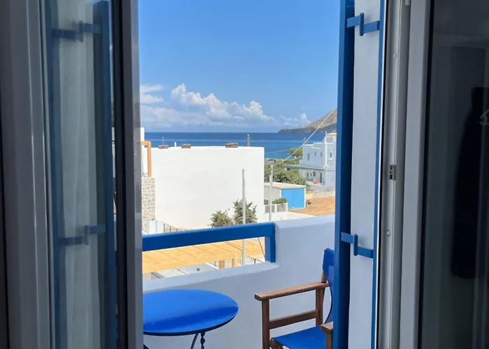 Captain Stavros Milos Поллония